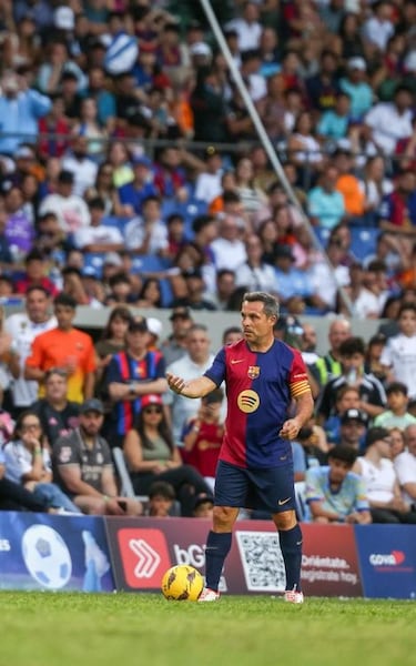 Sergi Barjuan durante el Clásico de Leyendas en Puerto Rico entre Real Madrid y Barcelona en el Estadio Juan Ramón Loubriel​ en Bayamón.