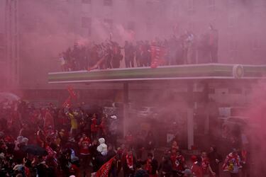 La ciudad de Liverpool volcada con el conjunto Red tras conseguir el vigésimo titulo de liga de su historia.