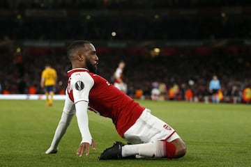 1-0. Lacazette