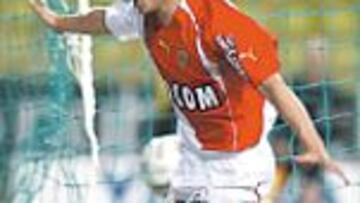 Saviola celebra su gol.