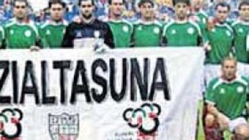 <b>RETO. </b>La selección de Euskadi quiere llenar hoy San Mamés en el partido que le enfrenta a la Serbia de Clemente.