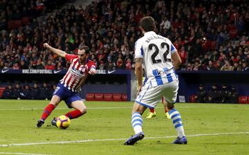 Gol 1-0 de Godín 

