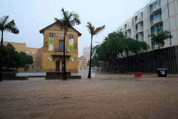 Incidencias en la capital malagueña con motivo de las precipitaciones. Fuertes lluvias en el barrio de El Perchel en Málaga.