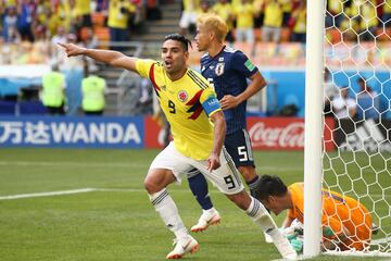 Colombia 1-1 Japón | Hasebe derribó a Falcao en el borde del área, y Juan Fernando Quintero cobró el tiro libre por debajo de la barrera y Kawashima atajó, pero el balón ya había superado la línea de gol, a pesar de la protesta del arquero japonés.