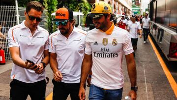 55 Carlos Sainz from Spain Renault Sport F1 Team RS18 with Real Madrid football t-shirt taking to 14 Fernando Alonso from Spain with McLaren Renault MCL33 and 02 Stoffel Vandoorne from Belgium with McLaren Renault MCL33 portrait  during the Race of Monaco Formula One Gran Prix on May 27, 2018 at Monaco in Montecarlo. 