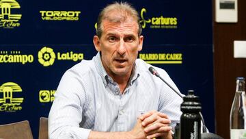 Óscar Arias, en una conferencia de prensa con el Cádiz.