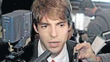 <b>GRAN EXPECTACIÓN. </b>Kaká fue el jugador más esperado por todos los medios de comunicación ayer en el hotel London Hilton Park, donde se aloja Brasil.