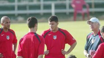 <B>MÁS PRUEBAS. </B>Bianchi tendrá cuatro partidos en Inglaterra para afinar el equipo.