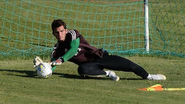 Sebasti&aacute;n Jurado entrenando con la selecci&oacute;n mexicana en Toulon.