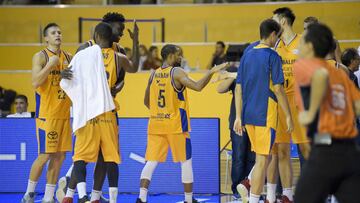 Los jugadores del Herbalife Gran Canaria durante un tiempo muerto.