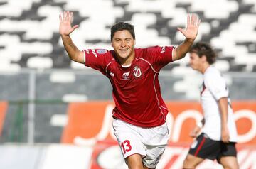 El ex goleador de Colo Colo y Unión Española, en 2010, vistió la camiseta de La Serena. 