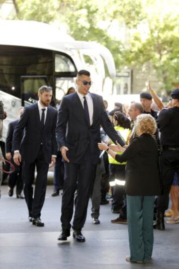 La plantilla del Real Madrid fue recibida en la Alcaldía de Madrid por Manuela Carmena.