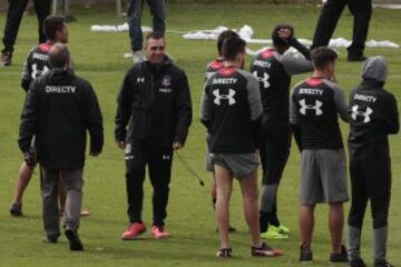 Miles de hinchas albos se hicieron presente en el Estadio Monumental.