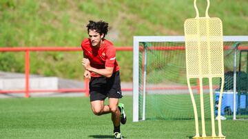 10-07-25. ÁLEX CORREDERA, EN UNA DE LAS PRUEBAS FÍSICAS PARA LOS JUGADORES DEL SPORTING EN MAREO.