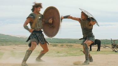 ‘Troya’ y el día que Brad Pitt se metió demasiado en su papel: sufrió la misma lesión que su personaje mitológico