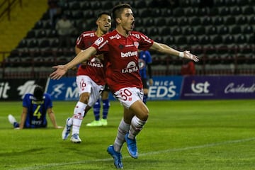 Moya celebrando un gol en Ñublense. 