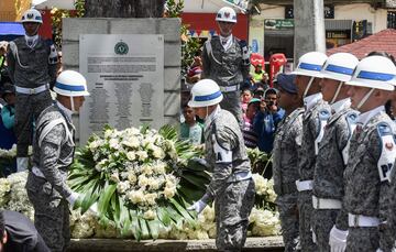 Homenaje en honor a las víctimas del accidente aéreo, en Antioquia, Colombia.