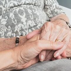 Una madre y un hijo mueren con una hora de diferencia por causas naturales en Palencia