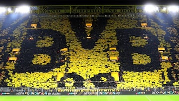 Soccer Football - Champions League - Round of 16 First Leg - Borussia Dortmund v Paris St Germain - Signal Iduna Park, Dortmund, Germany - February 18, 2020  Borussia Dortmund fans before the match    REUTERS/Wolfgang Rattay