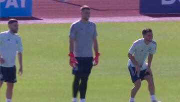 Pelotazo duro a Gayá y... Unai Simón y Jordi Alba se parten