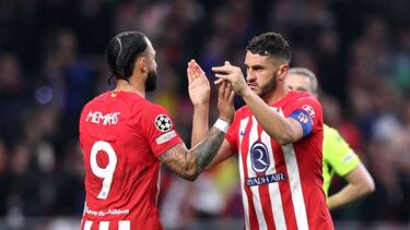 Soccer Football - Champions League - Round of 16 - Second Leg - Atletico Madrid v Inter Milan - Metropolitano, Madrid, Spain - March 13, 2024 Atletico Madrid's Memphis Depay and Koke react during the penalty shoot-out REUTERS/Violeta Santos Moura