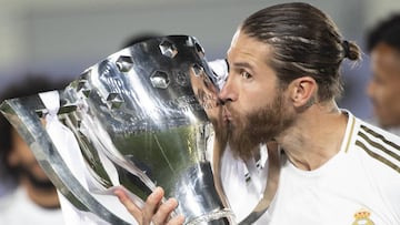 16/07/20  PARTIDO PRIMERA DIVISION 
 CORONAVIRUS COVID19 
 REAL MADRID - VILLARREAL 
 ALEGRIA CELEBRACION CAMPEON DE  LIGA  COPA TROFEO  SERGIO RAMOS
 
 FOTO DE LALIGA