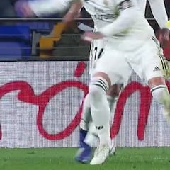 El Villarreal reclamó un posible penalti de Ramos a Chukwueze