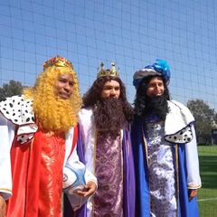 Henry, Roger y Damm se vistieron de Reyes Magos y entregaron regalos