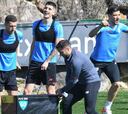 Marcelino tiene perfilado su once para Mestalla, con la única duda de Raúl García o Sancet