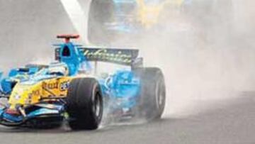 <b>MIRANDO AL CIELO. </b>Llovió en China y puede hacerlo en Japón, una de las claves de la carrera.