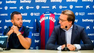 Quico Catalán junto a Rubén Vezo en su presentación como jugador del Levante.