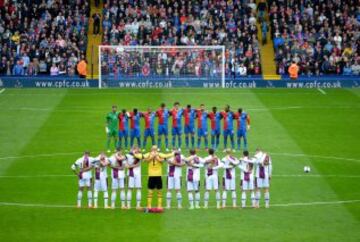 Minuto de silencio para conmemorar el 25 aniversario del desastre de Hillsborough antes del partido de la Premier League entre el Crystal Palace y Aston Villa en Selhurst Park.