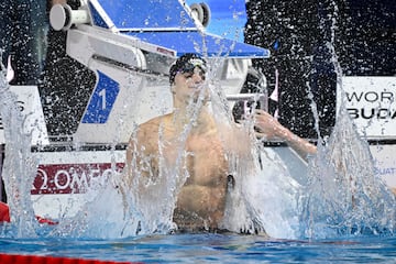 Carles Coll celebra su título mundial en 200 braza.