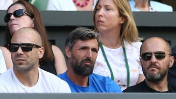 Goran Ivanisevic presencia el encuentro entre Marin Cilic y Roger Federer en cuartos de final de Wimbledon 2016.