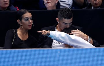 Cristiano made the most of the international break to watch the Djokovic v Isner match at the ATP Finals in London with Georgina Rodríguez and his eldest son.