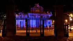 -FOTODELDIA- MADRID, 27/07/2021.- La Puerta de Alcal&aacute; vista desde la Puerta de la Independencia del Parque del Retiro, incluido recientemente en la lista de Patrimonio Mundial. En el a&ntilde;o 2019 Espa&ntilde;a present&oacute; a la UNESCO la candidatura del Paseo del Prado y el Buen Retiro, Paisaje de las Artes y las Ciencias, para formar parte de la Lista del Patrimonio Mundial y su propuesta ha sido resuelta favorablemente en 2021. Y es que este &aacute;mbito constituye un paisaje urbano extraordinario donde se han unido cultura y naturaleza desde mediados del siglo XVI hasta hoy, lo que le confiere el rango de valor universal excepcional. EFE/Mariscal.