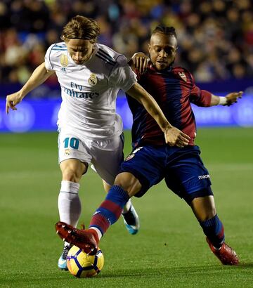 Modric y Cheik Doukoure.