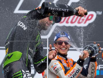 Marc Márquez celebrando su victoria en el podio del GP de Alemania