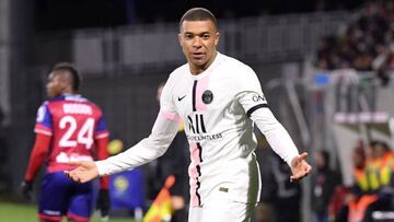 07 Kylian MBAPPE (psg) during the Ligue 1 Uber Eats match between Clermont and Paris Saint Germain at Stade Gabriel Montpied on April 9, 2022 in Clermont-Ferrand, France. (Photo by Anthony Bibard/FEP/Icon Sport via Getty Images) - Photo by Icon sport