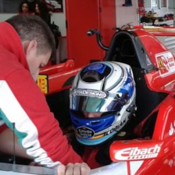 Javier Cobián subido en el F-4 en Fiorano.