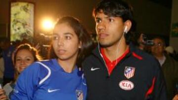 <b>ÍDOLO. </b>Agüero fue el futbolista rojibanco más solicitado por los aficionados sevillistas en la llegada del Atlético a la ciudad andaluza.