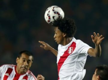 Peru's Jose Reyna jumps to head the ball near Paraguay's Paulo Da Silva (L) during their Copa America 2015 third-place soccer match at Estadio Municipal Alcaldesa Ester Roa Rebolledo in Concepcion, Chile, July 3, 2015.  REUTERS/Andres Stapff