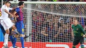 <b>DOLOROSO. </b>Thiago Silva le ganó la partida a Abidal y Busquets en el gol del empate del Milán en tiempo ya de descuento.