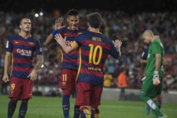 Messi marca de penalti el tercer gol del Barcelona.