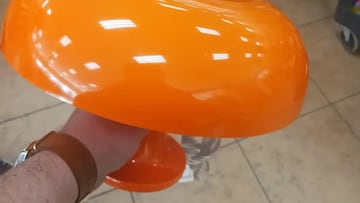 Un hombre fue a una tienda de segunda mano y terminó encontrando una lámpara por poco menos de 6 dólares, pero su valor real era mucho mayor.