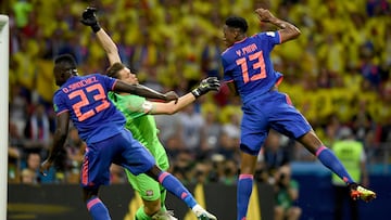 Davinson Sánchez y Yerry Mina durante un partido de la Selección Colombia.