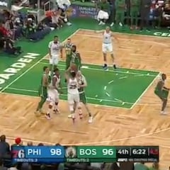 Internet es muy cruel: Simmons mete el tiro más lejano de su carrera (6,7m) y la red se mofa