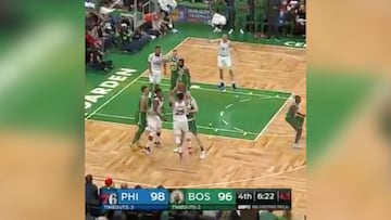 Internet es muy cruel: Simmons mete el tiro más lejano de su carrera (6,7m) y la red se mofa