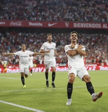 André Silva celebra uno de sus goles al Real Madrid.