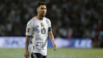 SAN JUAN, ARGENTINA - NOVEMBER 16: Lionel Messi of Argentina looks on during a match between Argentina and Brazil as part of FIFA World Cup Qatar 2022 Qualifiers at San Juan del Bicentenario Stadium on November 16, 2021 in San Juan, Argentina. (Photo by Daniel Jayo/Getty Images)